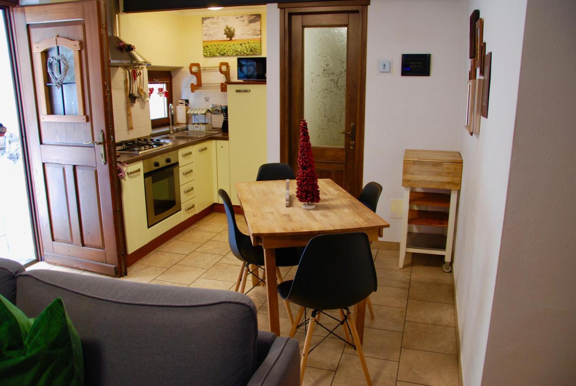 Maisonette Nus Luaran gambar