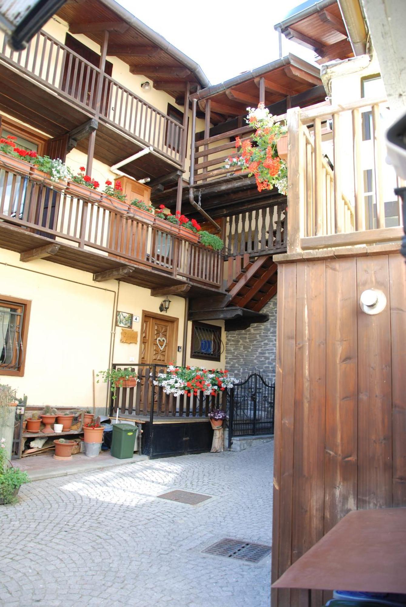 Maisonette Nus Luaran gambar