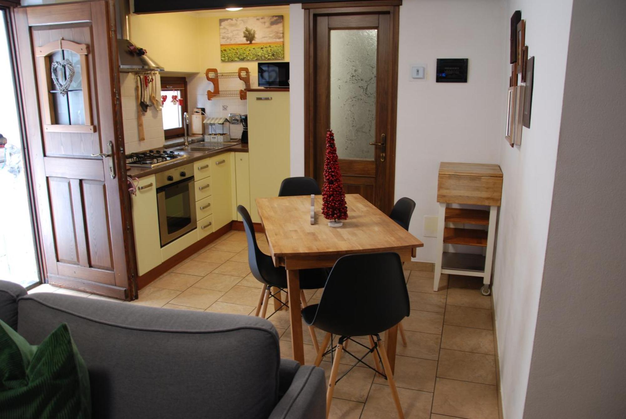 Maisonette Nus Luaran gambar